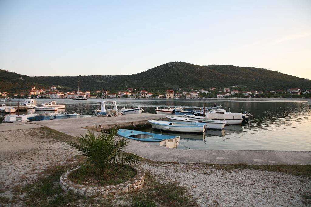 Apartment Laguna Vinišće エクステリア 写真