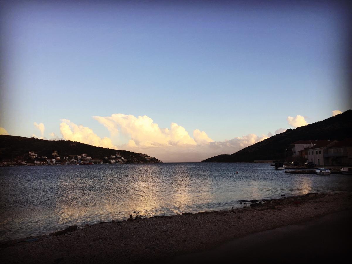 Apartment Laguna Vinišće エクステリア 写真
